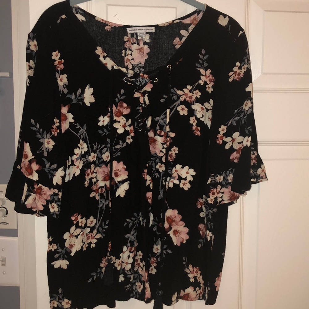 American Eagle Half Sleeve Floral Lace Up Top